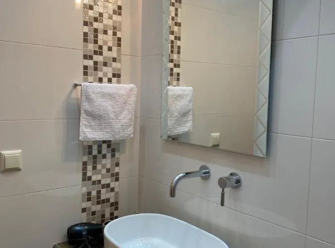 Saint Stephen's At Meteora 2 *